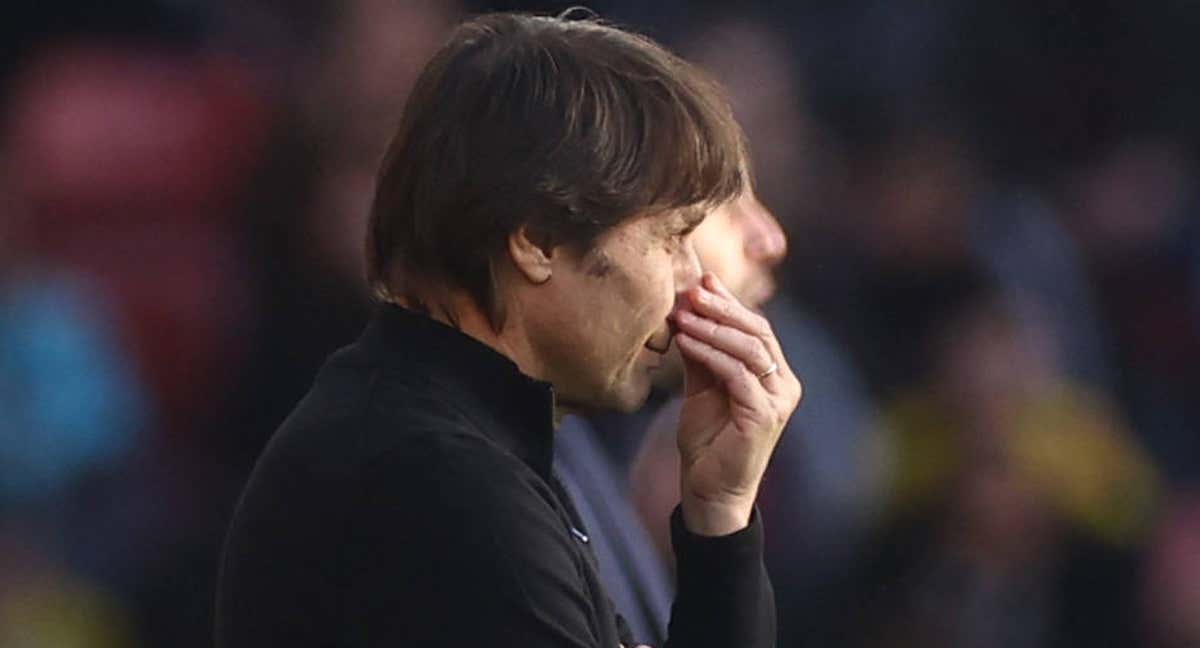 Conte durante el partido ante el Southampton. /REUTERS