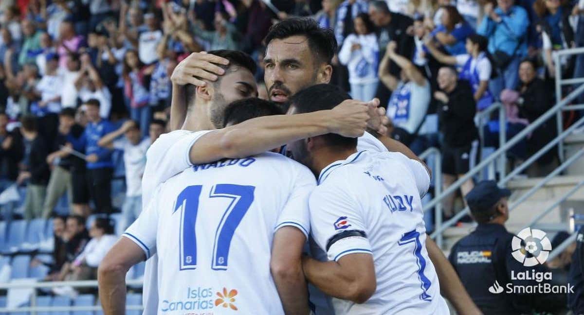 Enric Gallego marca con el Tenerife./LALIGA