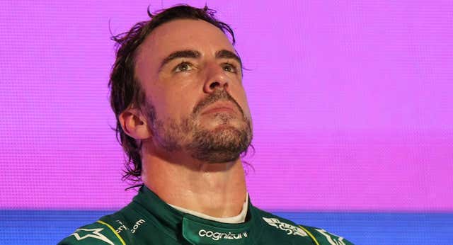 Alonso carga contra la FIA antes de devolverle el podio: “No quedan muy bien, han tenido una hora para comunicar la penalización”