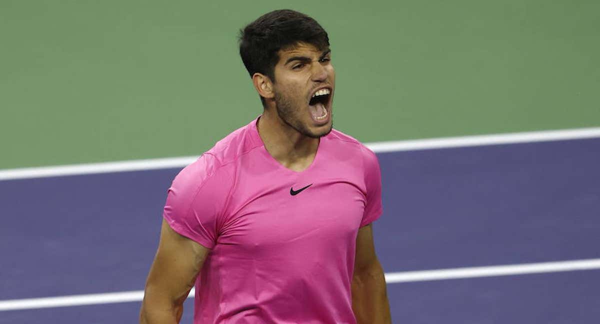 Alcaraz celebra un punto en Indian Wells. /EFE/EPA/JOHN G. MABANGLO