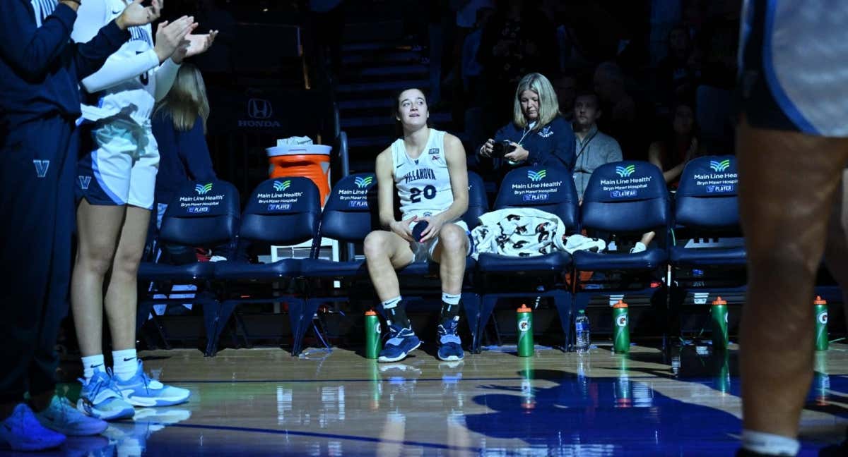 Maddy Siegrist se prepara en los instantes previos a la presentación de las Wildcats. /Villanova