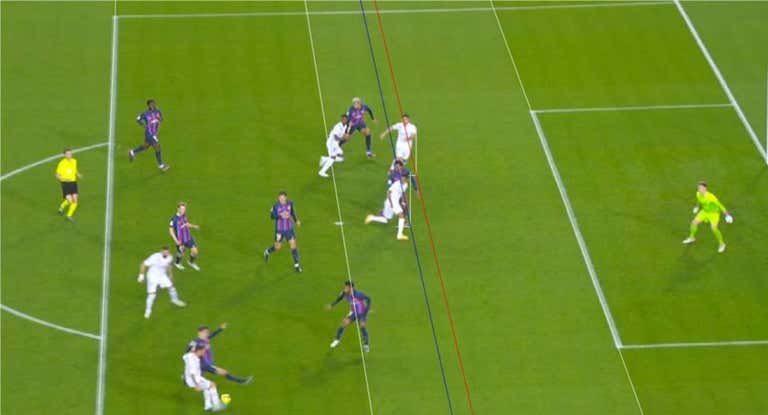 Momento del fuera de juego de Marco Asensio.