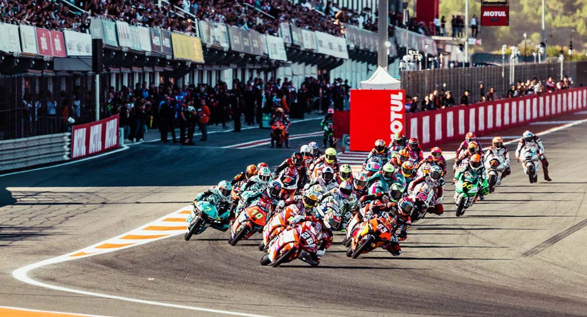 Parrilla de Moto3 en la última cita de la temporada 2022, en el Ricardo Tormo de Cheste. /Rob Gray (KTM)