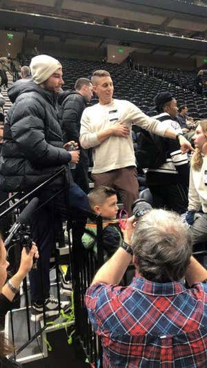 Jaycee Carroll junto a Willy Hernangómez.  MOVISTAR+