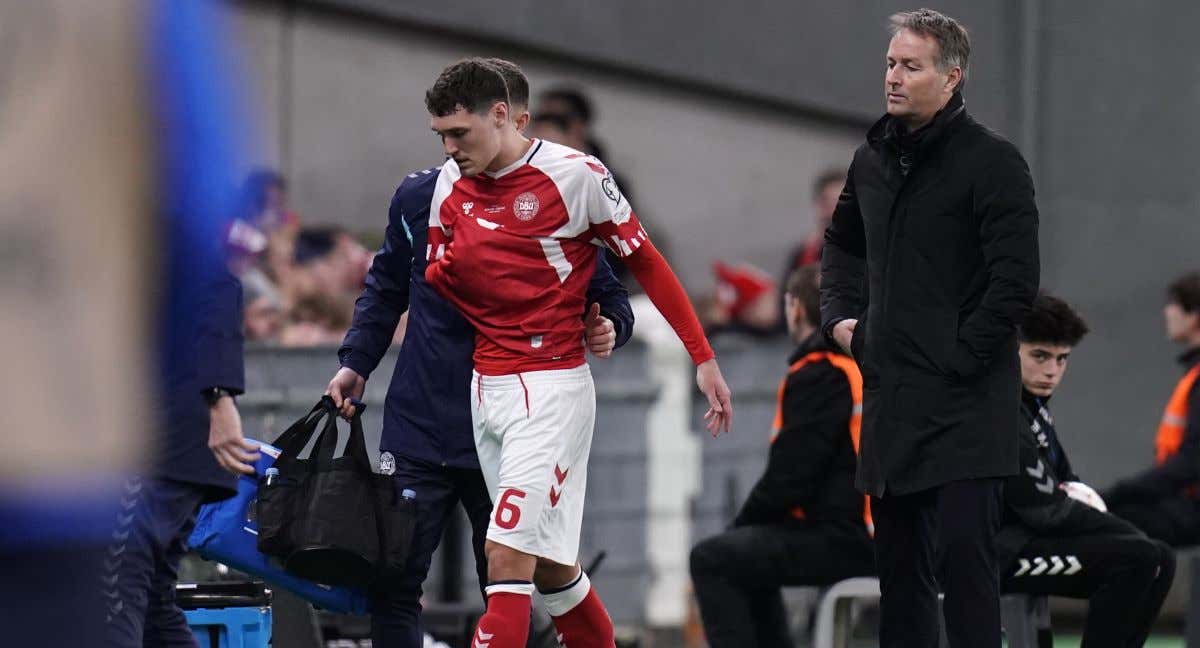 Christensen se retira lesionado del partido ante Finlandia.