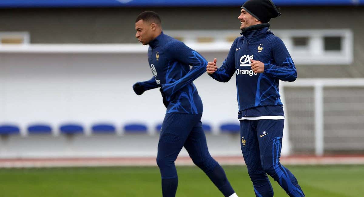 Griezmann y Mbappé, en un entrenamiento con Francia./FRANCK FIFE / AFP