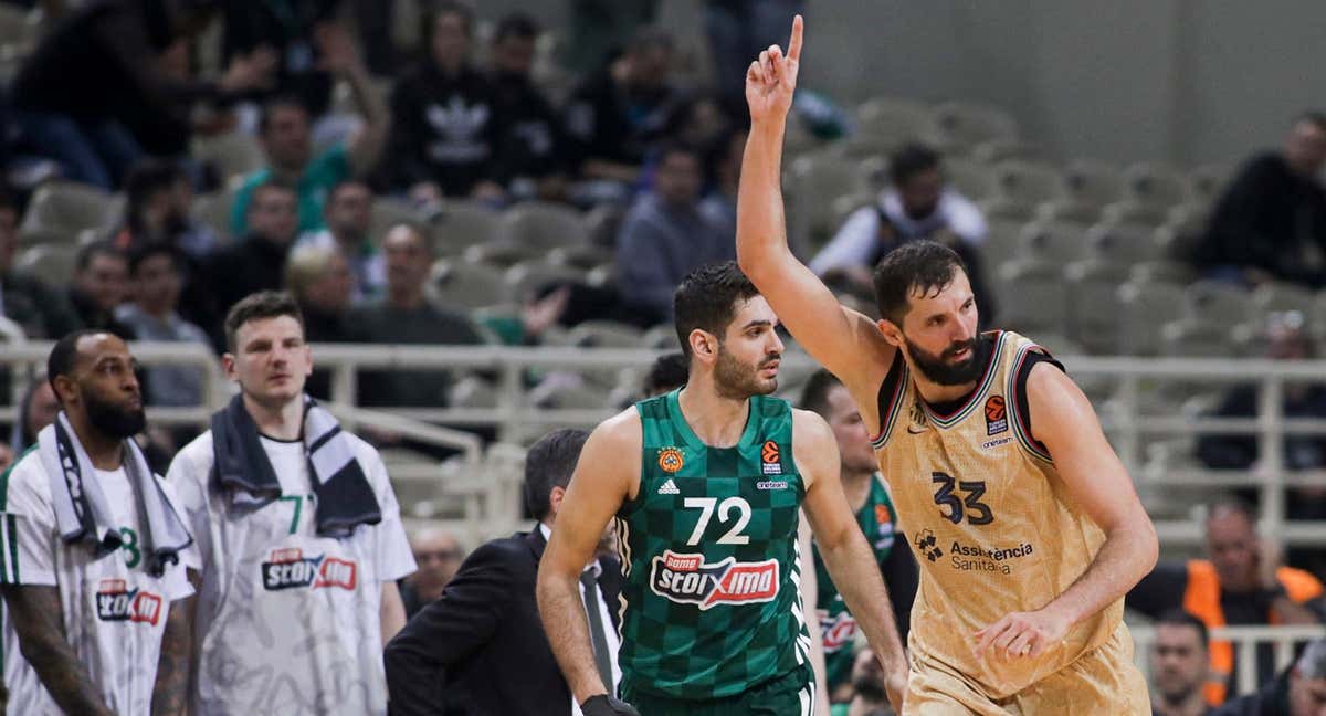 NIKOLA MIROTIC CELEBRA UN TRIPLE EN EL PARTIDO ANTE PANATHINAIKOS /GETTY IMAGES