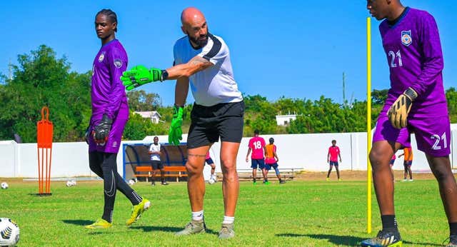 Un txuri-urdin al rescate de una de las peores selecciones del mundo