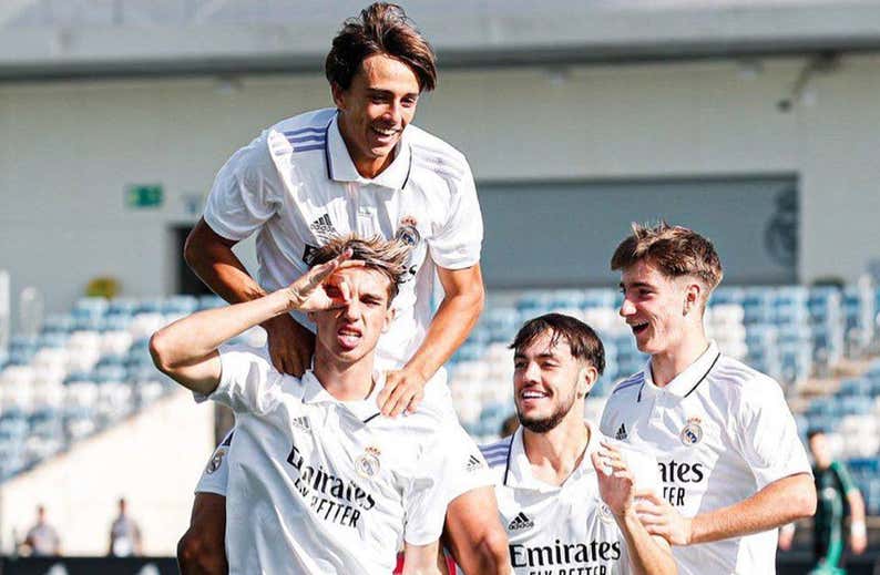 El Real Madrid estudia la posibilidad de alargar un año más la cesión de Iker Bravo