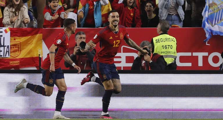 Joselu celebra uno de sus goles ante Noruega.