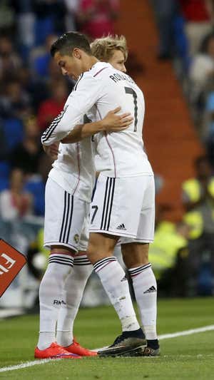 Odegaard y Cristiano, en un partido con el Madrid. REUTERS