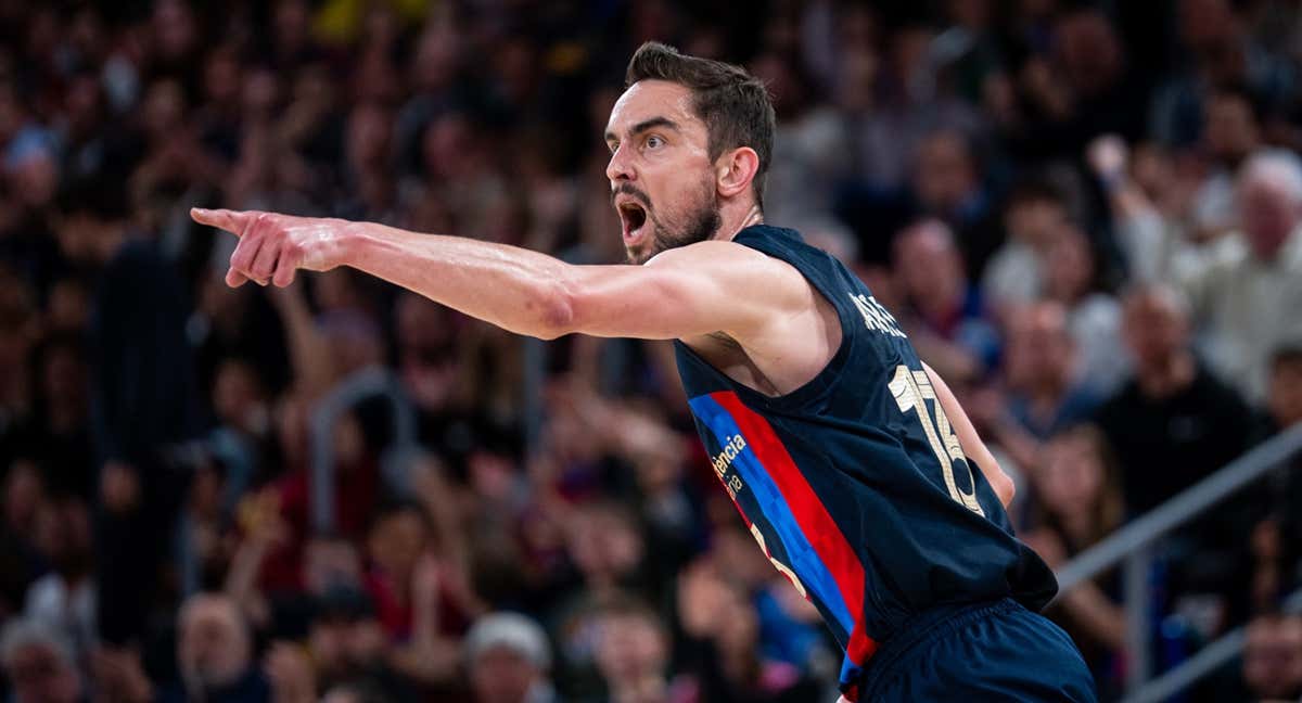 TOMAS SATORANSKY CELEBRA UNA DE SUS ACCIONES FRENTE AL JOVENTUT/ ACB PHOTO