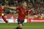 Dani Olmo vacía su depósito para devolver a De la Fuente su lealtad... y acaba lesionado