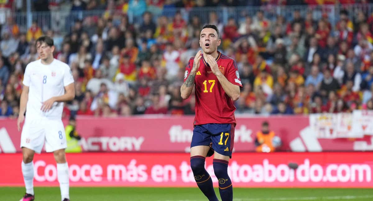 Iago Aspas lamentándose durante el partido contra Noruega.