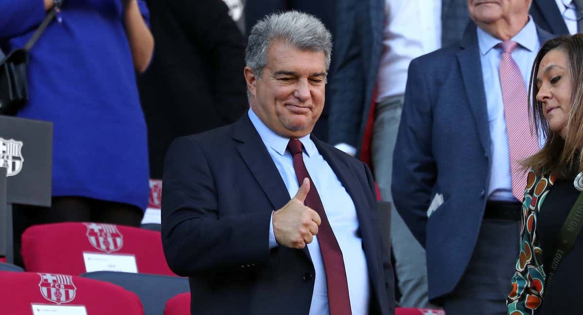 Laporta en el palco del Camp Nou./AFP