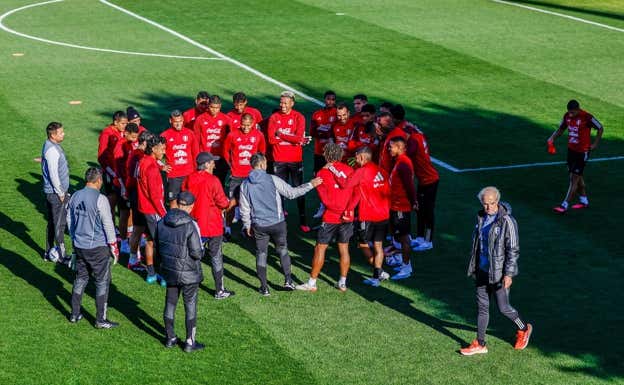 La selección de Perú, durante el entrenamiento en la Ciudad Deportiva de las Rozas.