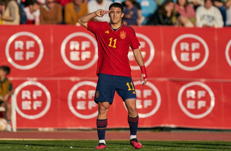 Ángel Alarcón: «Cuando debuté con el Barça pensé en los 14 meses de lesión; no podía parar de sonreír»