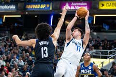 Doncic aprovecha el indulto de la NBA para dar vida a los Mavs