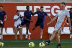 El primer boceto de José Luis Mendilibar para su Sevilla: presión alta, líneas adelantadas y juego por banda