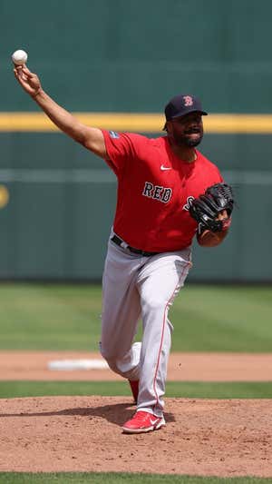 Kenley Jansen con su nuevo equipo, los Red Sox de Boston. REUTERS