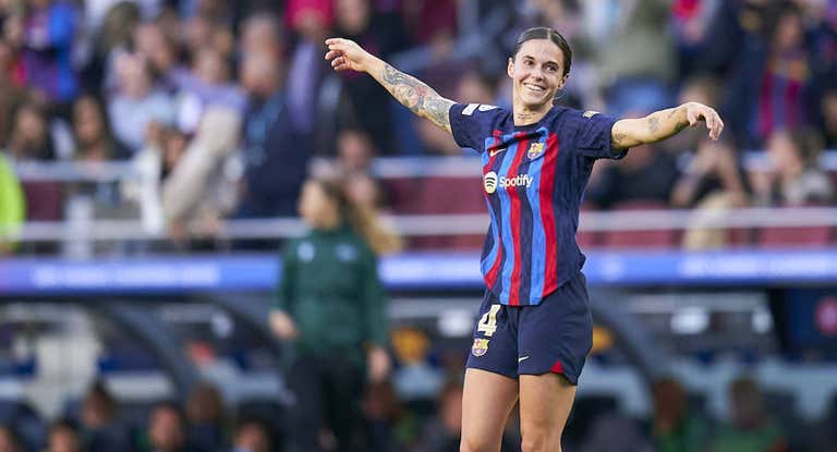 Mapi León celebra su gol ante la Roma en el Camp Nou.