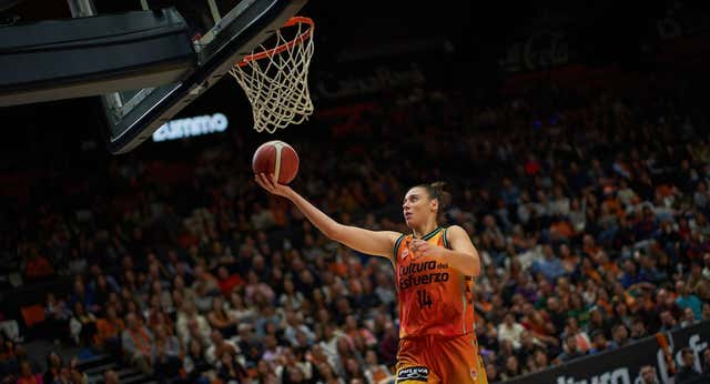 Raquel Carrera: «Jugaré en la WNBA, pero ahora priorizo Valencia Basket y la Selección»