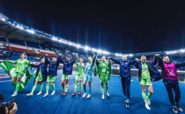 Las jugadoras del Wolfsburgo celebran la victoria.  WOLFSBURG FRAUEN