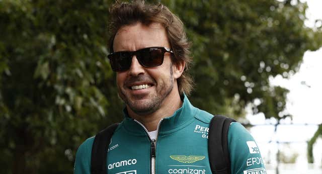 Fernando Alonso bromea sobre Red Bull: ‘Están demasiado por delante, pero puede pasar cualquier cosa, incluso un toque entre ellos’