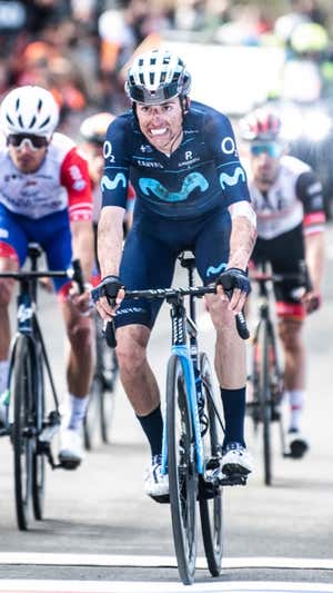 Enric Mas, en la meta de la última etapa de la Vuelta al País Vasco.  MOVISTAR TEAM / CHARLY LÓPEZ