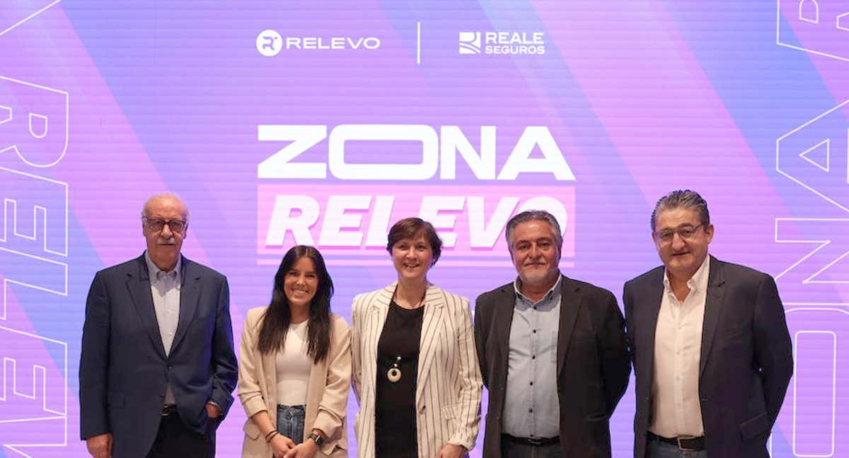 Vicente del Bosque, Mayca Jiménez, Toña Is, 'Pepu' Hernández y Óscar Campillo en la presentación de Zona Relevo