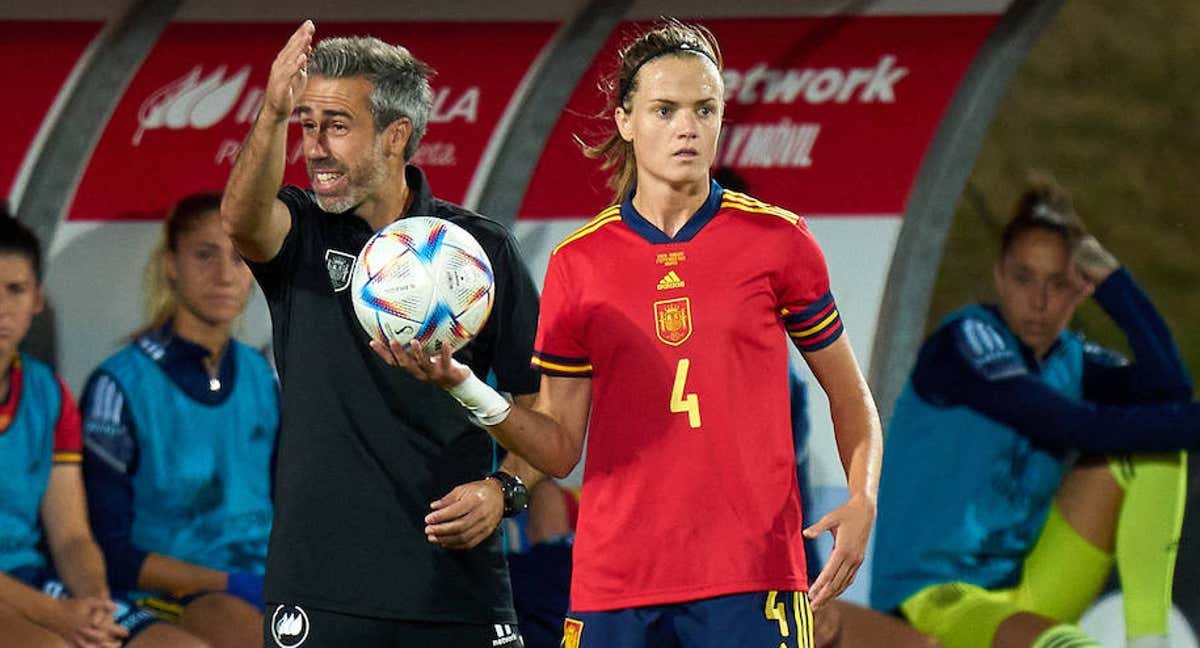 Jorge Vilda e Irene Paredes, técnico y jugadora de la Selección, durante la Eurocopa de Inglaterra el pasado verano.