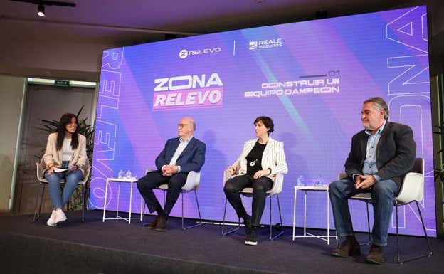 Mayca Jiménez, Vicente del Bosque, 'Toña' Is y 'Pepu' Hernández, durante la presentación Zona Relevo  Salvador Fenoll