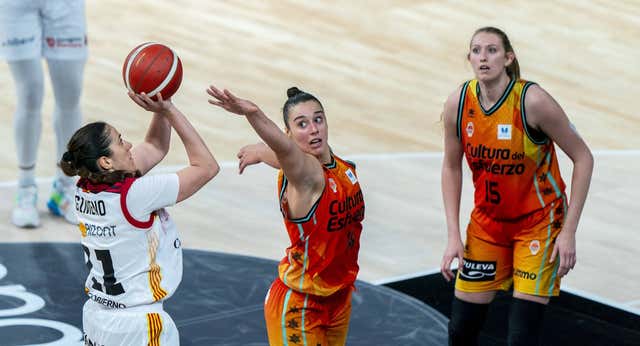 Vega Gimeno pone la ‘rasmia’ y los triples para meter a Casademont Zaragoza en la final