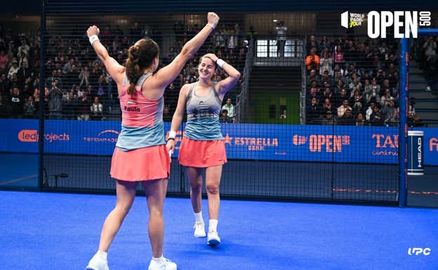 Ari y Paula celebran el título en Reus. WPT