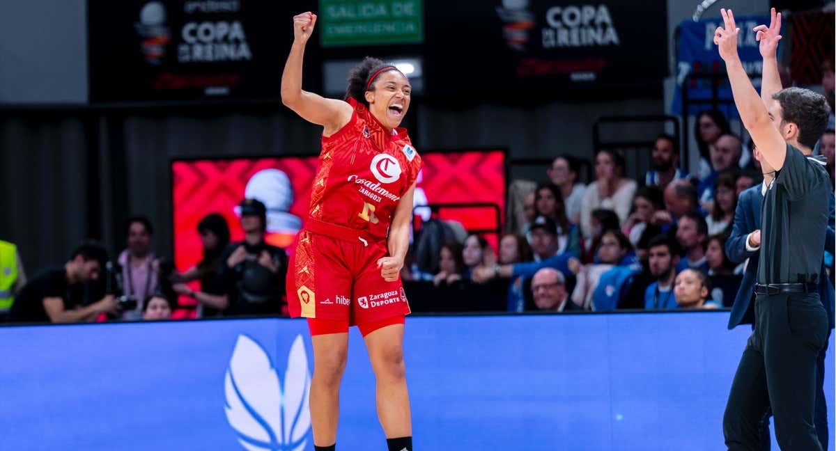 Helena Oma celebra uno de sus triples en la final de la Copa de la Reina./FEB