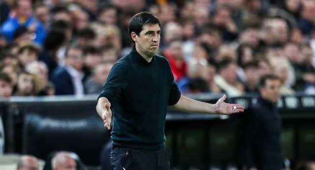 El síndrome Canales acecha a Iraola: «Si digo lo que pienso me sancionan»
