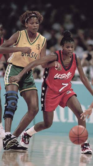 Sheryl Swoopes los JJOO de Atlanta 96 con sus Nike Air Swoopes.  GETTY