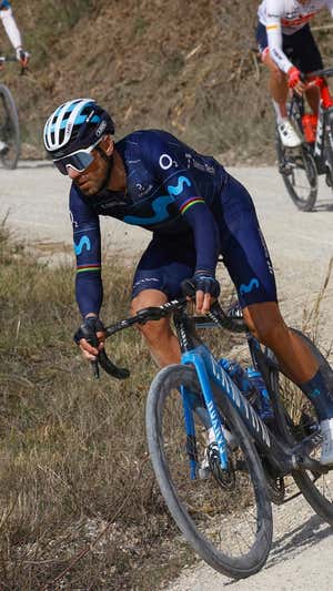 Alejandro Valverde, en la Strade Bianche de 2022, que acabó 2º.  MOVISTAR TEAM / SPRINT CYCLING