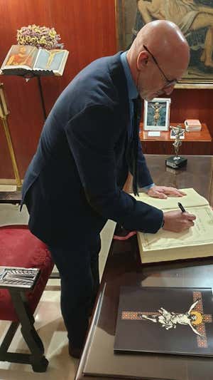 La faceta religiosa desconocida de Luis de la Fuente: «Dios me ha puesto este momento especial hoy por algún motivo»