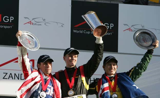Hülkenberg, en el centro, celebra una victoria en 2006.  Getty