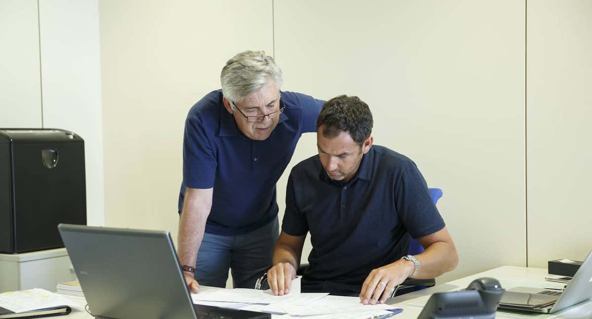 Carlo Ancelotti, junto a Paul Clement a su llegada al Real Madrid, en 2013. /