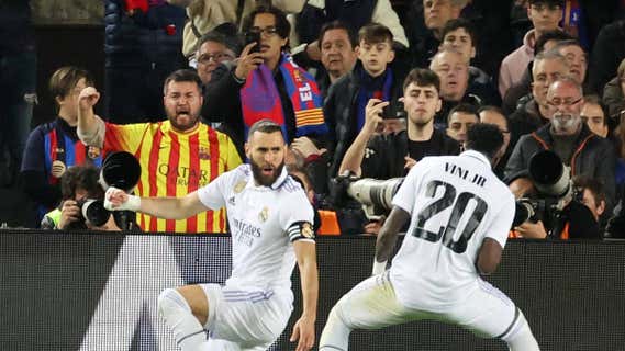 Benzema y Vinicius asaltan el Camp Nou./EFE