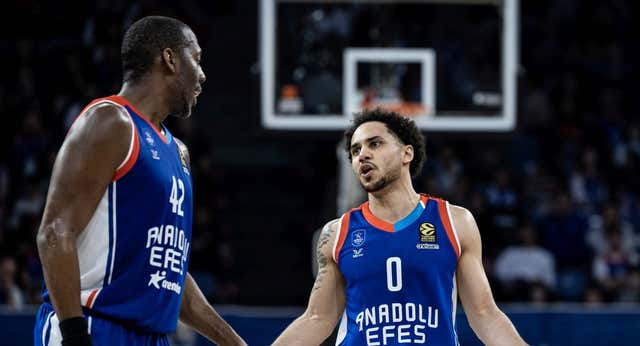 El supercampeón Efes, en ruinas, cae eliminado de la Euroliga