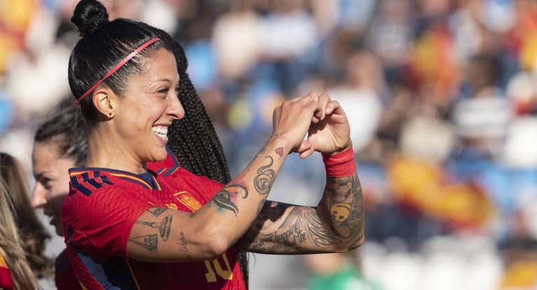 Jenni Hermoso celebra un gol con la Selección en el partido disputado ante Noruega en Ibiza.