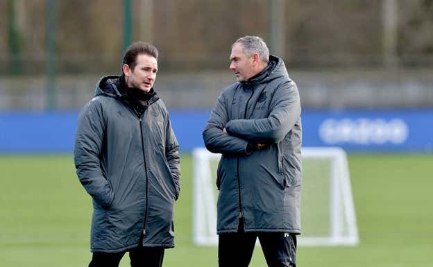 Lampard charla con Clement en su etapa en el Everton.  GETTY