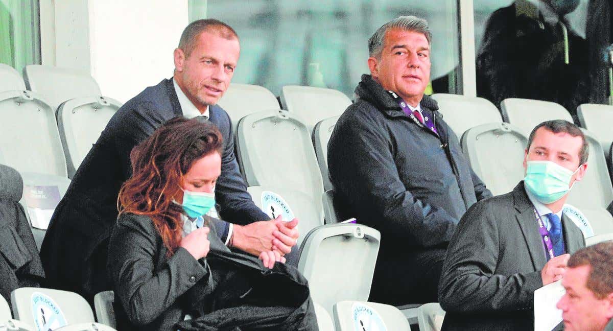 Ceferin, con Laporta en un palco.