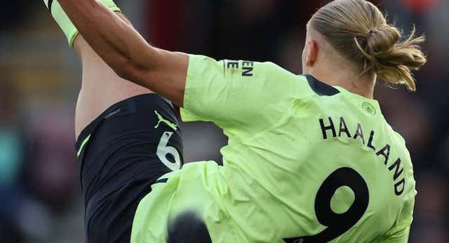 Haaland vuelve como se fue, llega a los 30 goles en Premier y el City presiona al Arsenal