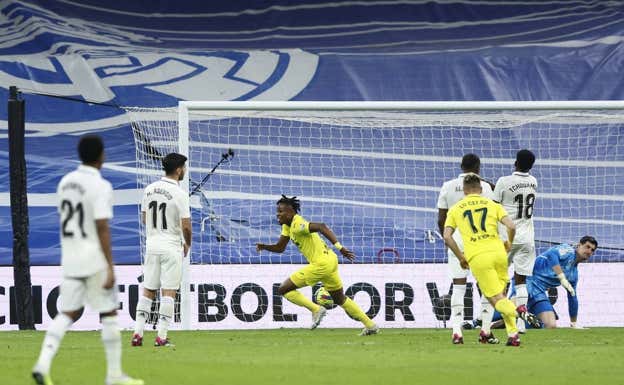 Chukwueze celebra el primero de sus dos goles.  EFE