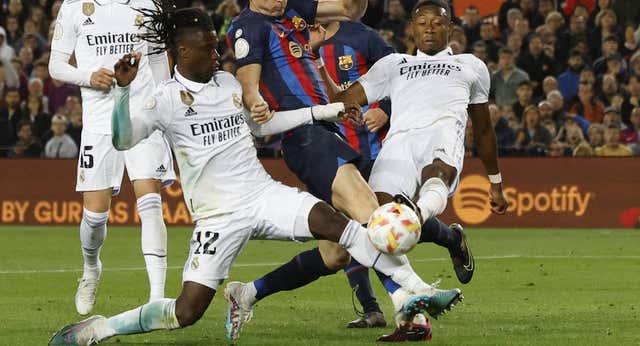 El pulso para jugar frente al Chelsea: tres jugadores para un puesto