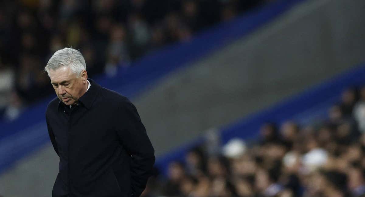 Ancelotti, pensativo.